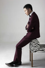 组图：李颖嘉初秋写真 儒雅气质阳光笑容