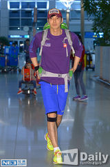 组图：UEE与Niel赴迪拜拍摄《丛林法则》