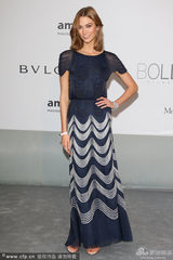 组图：戛纳慈善晚宴 比伯希尔顿风骚超模争艳