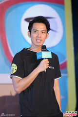 组图：钟汉良被催婚不着急 获父母现身捧场