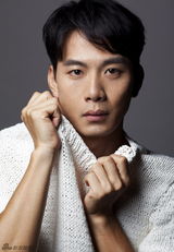 组图：戚玉武时尚写真  一面暖男一面萌