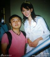 组图：成都粉丝帝追星似特工 半年合影百余明星