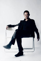 组图：果静林冷酷写真 演绎都市坏男人