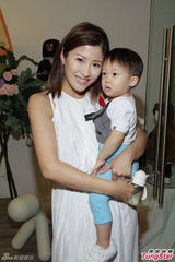 组图：洪天明周家蔚盼追女 佘诗曼怕照顾小朋友