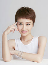 组图：肖涵全新时尚写真 清爽短发御姐范儿十足