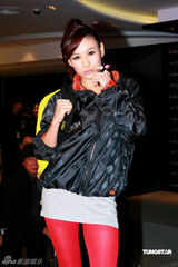 高清图：江若琳动感秀春装 张继聪曝全家周末总动员