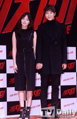 组图：金亚中朱元宣传《Catch Me》接受测谎