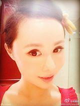 组图：央视女主播节目中疑露深V 生活照曝光