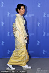 幻灯图：《弟弟》柏林发布会 吉永小百合和服亮相