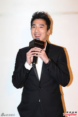 组图：赵又廷现身选钻戒 疑与高圆圆好事将近