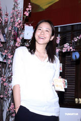 幻灯图：林嘉欣展出摄影作品 与名导交流心得