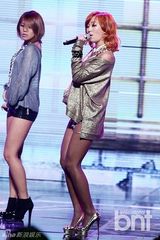 组图：SISTAR孝琳下衣失踪似没穿 EXO白衣纯情