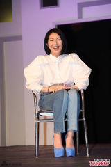 组图：杨千嬅望儿媳像自己 切瘤为生第二胎