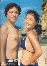 幻灯图：恬妞刘文正沙滩旧照曝光 怀念往昔岁月