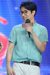 组图：房祖名助阵秦沛子女被