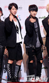 组图：防弹少年团开发布会 展现男性魅力