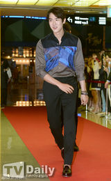 组图：池昌旭金素贤等助阵《A Hard Day》试映