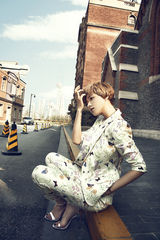 组图：万茜时尚写真利落短发靓丽娇媚