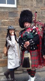 组图：林依晨搞怪英国游 耍宝卖萌展小女生一面