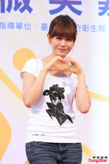 组图：陈妍希担任微笑大使 分享抗压方法