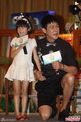 组图：《爸爸2》陆毅见面会 鲍蕾携女儿齐亮相