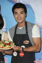 组图：贺军翔新戏收视超郑元畅 昔日兄弟互动少