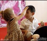 组图：刘涛晒与郑佩佩合影 儿子帅气抢镜