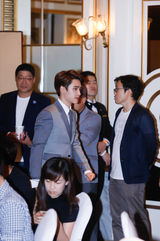 组图：孔孝真带伤上阵携赵寅成宣传新剧