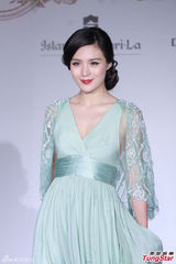 组图：邝美云陈法蓉等出席晚宴  女星抛胸斗艳