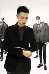 组图：刘涛亮相时尚活动 帅气造型性感十足