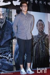 组图：韩星河智苑出席试映会 短裙露粗腿