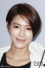 组图：少女时代孝渊A Pink等出席活动 秀出简约时尚