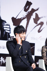 独家：《哭泣男人》张东健黑衣亮相与粉丝互动