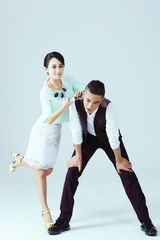 组图：霍建华杨紫【演员】为《战长沙》拍写真默契足