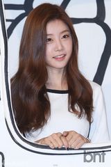 组图：Girls Day素珍优雅白裙出席记者会