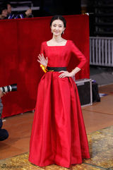 组图：大影节闭幕式 汤唯红裙知性王丽坤温婉