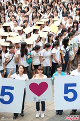 组图：陈妍希担任微笑大使 分享抗压方法