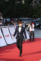 独家高清：又是一年百想红毯 众星云集争奇斗艳