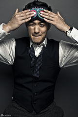 组图：周一围演绎轻熟男正装诱惑 律政精英范儿