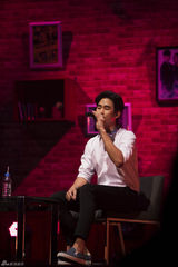 高清组图：金秀贤亮相日本见面会 温柔献唱