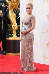 组图：艾美奖红毯集锦 众女星亮眼妆容争奇斗艳