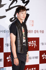 独家高清：金泰熙权相佑大咖齐捧场宋承宪新片