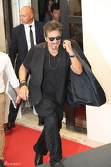 组图：《破碎之角》赴威尼斯 帕西诺邋遢老型男