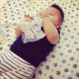 组图：王学兵有爱亲子照曝光 三婚娇妻童颜靓丽