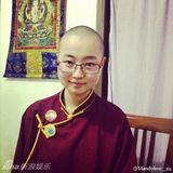 组图：80后美女大学生出家 雪域高原苦练修行