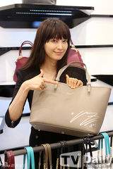 组图：李娜英出席活动 修长四肢羡煞旁人