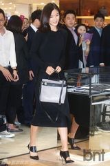组图：全智贤剪短发 高冷女神一秒变俏皮