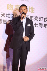 组图：郭涛父子首亮相活动 李亚鹏形单影只