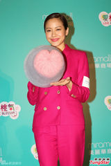 组图：辣妈林嘉欣强调已封肚 欲带女儿慈善探访