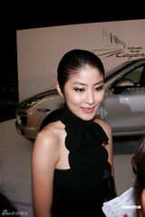 幻灯图：陈慧琳黑色露肩装配长裤现身 潮妈捞金有术